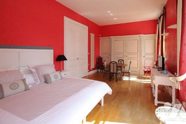 Magnifique Manoir situé à Caudry. 15 pièces. Piscine. Sauna. Parc paysager.