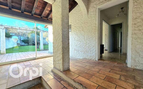 Maison à vendre    6 pièces •  Saint-Martin-de-Crau