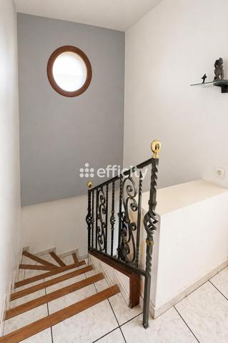 Maison
         8 pièces
        - 165 m² Bien prestige 628 000 € *