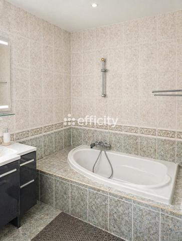 Maison
         8 pièces
        - 165 m² Bien prestige 628 000 € *