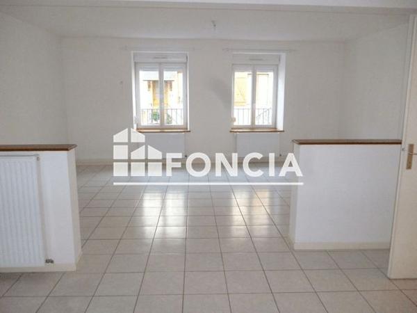 Location Appartement 4 pièces 88.1 m² - 10 PLACE DE LA MAIRIE Balan 08200