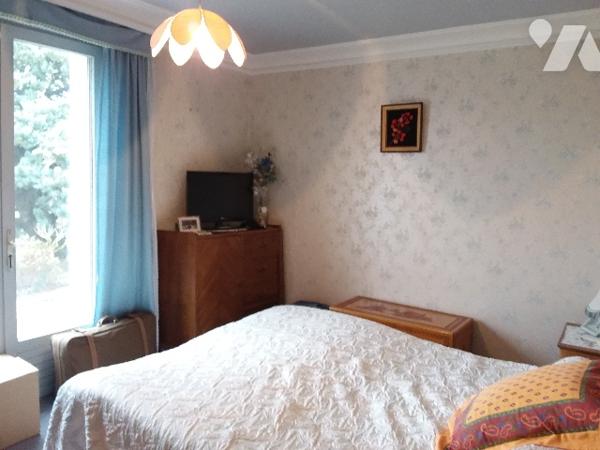 GRAND PAVILLON DE CONSTRUCTION ARTISANALE PROCHE ZOO DE BEAUVAL