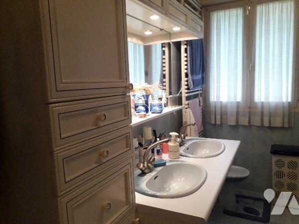 GRAND PAVILLON DE CONSTRUCTION ARTISANALE PROCHE ZOO DE BEAUVAL