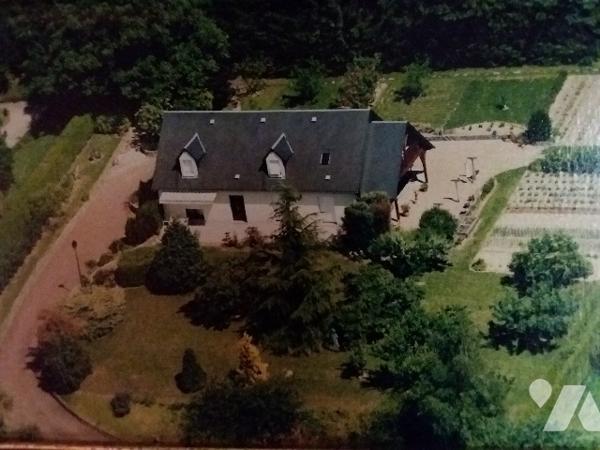 GRAND PAVILLON DE CONSTRUCTION ARTISANALE PROCHE ZOO DE BEAUVAL