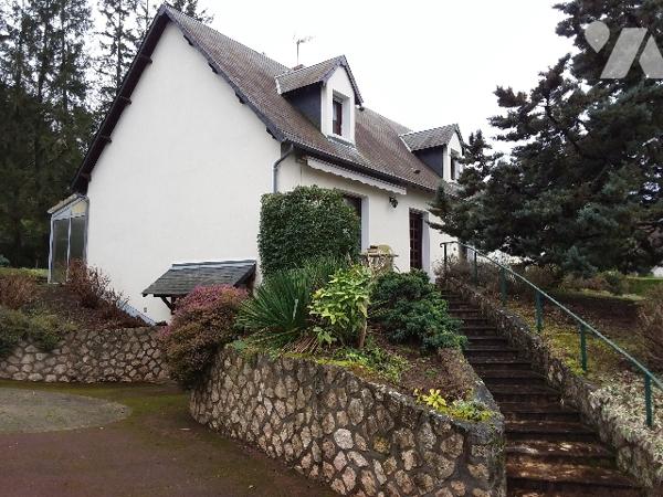 GRAND PAVILLON DE CONSTRUCTION ARTISANALE PROCHE ZOO DE BEAUVAL