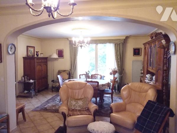 GRAND PAVILLON DE CONSTRUCTION ARTISANALE PROCHE ZOO DE BEAUVAL