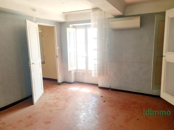 Affaire Draguignabelle maison de ville F4 230m de terrain vendu avec 3 places de parking 265000€ dpe C Draguignan (83300)