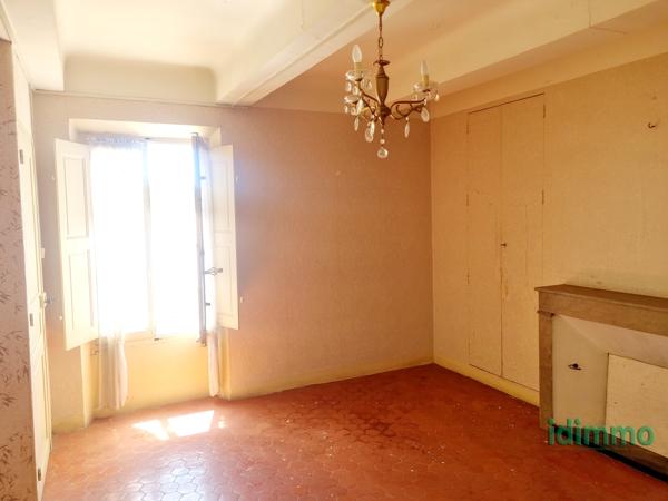 Affaire Draguignabelle maison de ville F4 230m de terrain vendu avec 3 places de parking 265000€ dpe C Draguignan (83300)