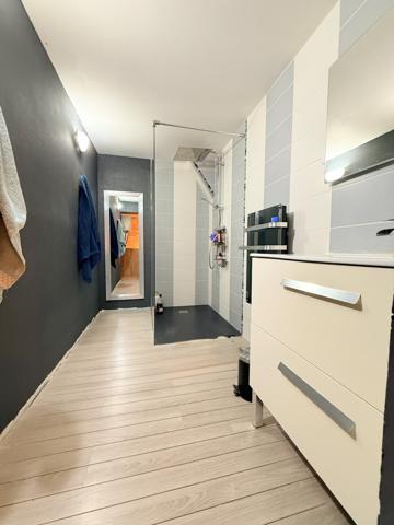 La Ferté-Gaucher (77320) Maison briarde indépendante avec dépendances et grand jardin