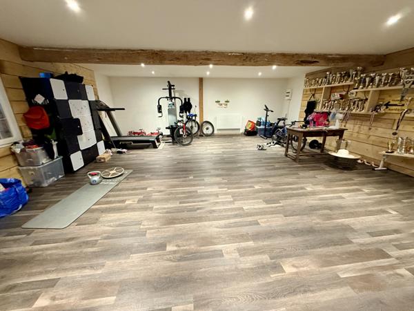 La Ferté-Gaucher (77320) Maison briarde indépendante avec dépendances et grand jardin