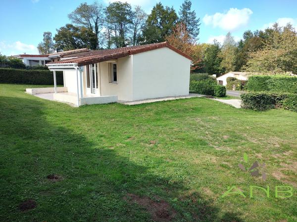 Plain-pied dans un village de vacances à Écuras 16220
