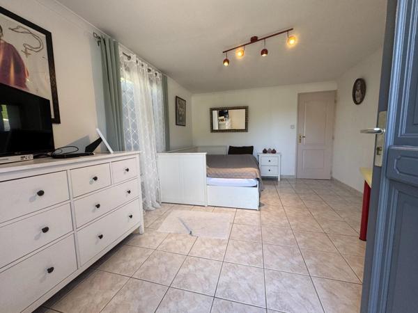 Maison  4 chambres garage terrain calme village garage grand jardin dépendance activité libérale