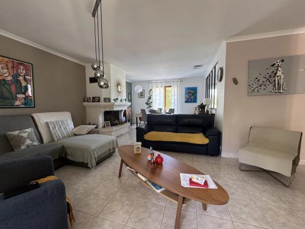 Maison  4 chambres garage terrain calme village garage grand jardin dépendance activité libérale