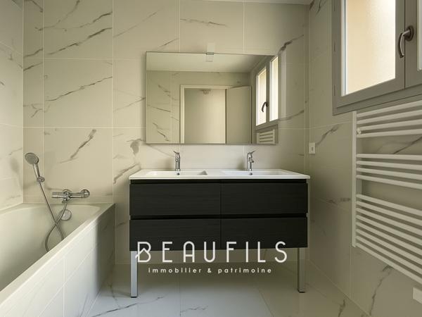 Aigues-Mortes (30220) Maison - 146 m² - 5 pièces - 2 Grands garages - Terrasse 43 m²