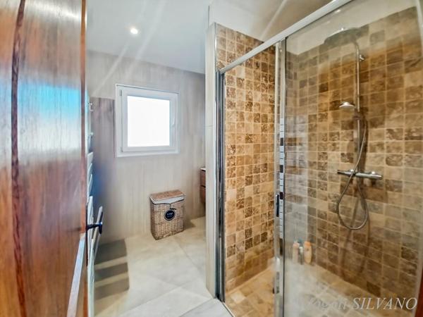 Villa F5  de standing (2013) À pied du village de Spéracèdes