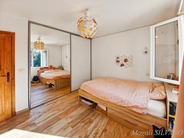 Villa F5  de standing (2013) À pied du village de Spéracèdes