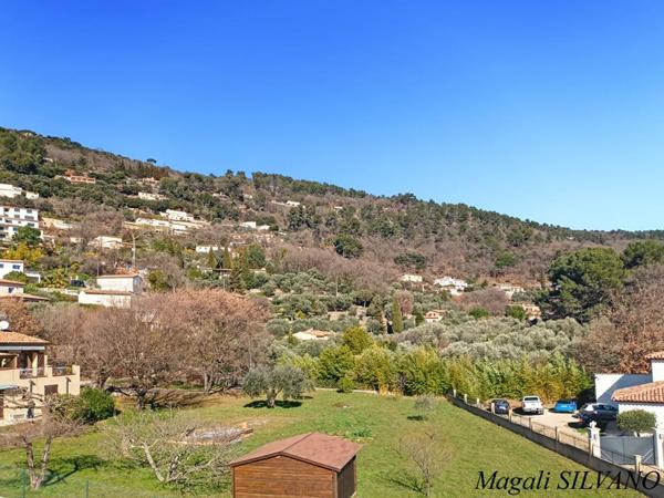 Villa F5  de standing (2013) À pied du village de Spéracèdes