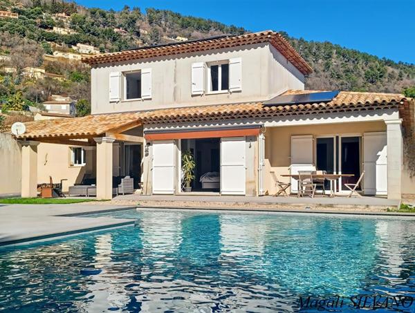 Villa F5  de standing (2013) À pied du village de Spéracèdes