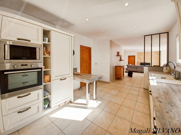 Villa F5  de standing (2013) À pied du village de Spéracèdes