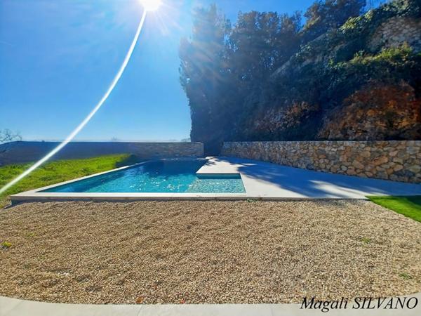 Villa F5  de standing (2013) À pied du village de Spéracèdes