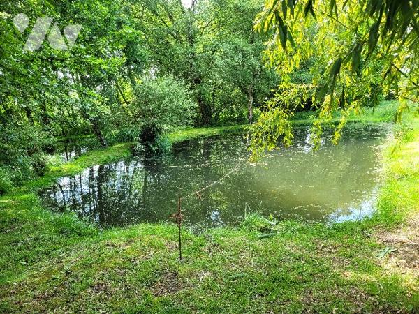 Ancien corps de ferme : 62m² habitables – Terrain environ 1h42 - Dépendances