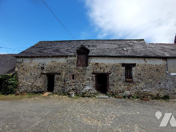 Ancien corps de ferme : 62m² habitables – Terrain environ 1h42 - Dépendances