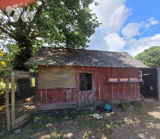 Ancien corps de ferme : 62m² habitables – Terrain environ 1h42 - Dépendances
