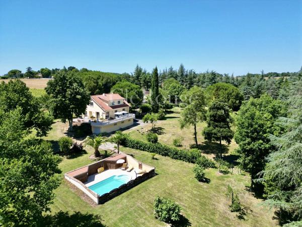 Proche d'Eymet - Domaine de caractère avec piscine, vues imprenables et potentiel exceptionnel