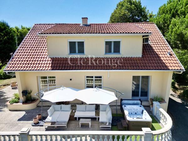 Proche d'Eymet - Domaine de caractère avec piscine, vues imprenables et potentiel exceptionnel