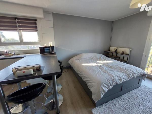 APPARTEMENT + CAVE + PLACE DE PARKING PRIVATIVE