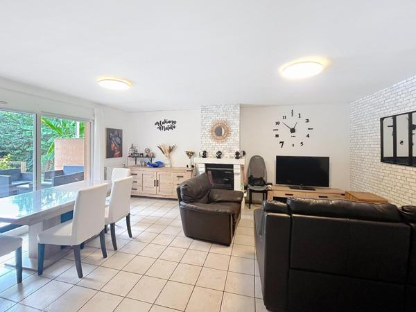 Maison avec jardin 4 chambres plus un bureau, garage et jardin