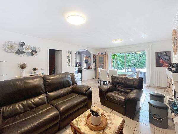 Maison avec jardin 4 chambres plus un bureau, garage et jardin