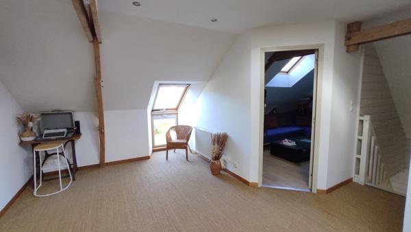 Maison de village avec hangar