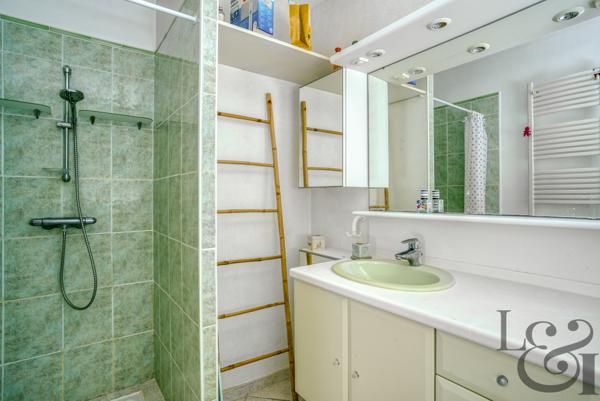 Agréable maison en bord de Lot avec piscine et terrain d'environ 5 495 m² à Casseneuil