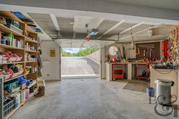 Agréable maison en bord de Lot avec piscine et terrain d'environ 5 495 m² à Casseneuil