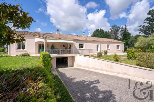 Agréable maison en bord de Lot avec piscine et terrain d'environ 5 495 m² à Casseneuil