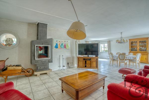 Agréable maison en bord de Lot avec piscine et terrain d'environ 5 495 m² à Casseneuil