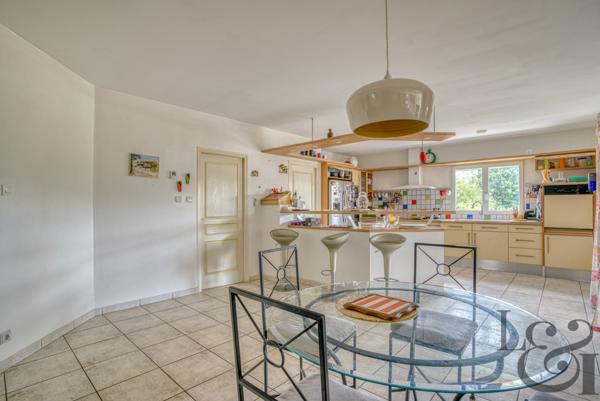 Agréable maison en bord de Lot avec piscine et terrain d'environ 5 495 m² à Casseneuil