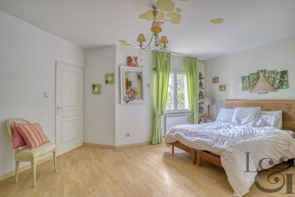 Agréable maison en bord de Lot avec piscine et terrain d'environ 5 495 m² à Casseneuil