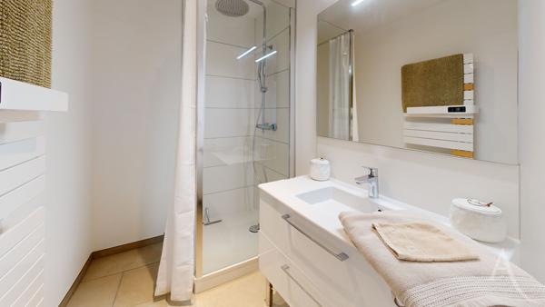 Demeure de prestige 10 pièces 243 m2 avec piscine et terrain de 3100m²