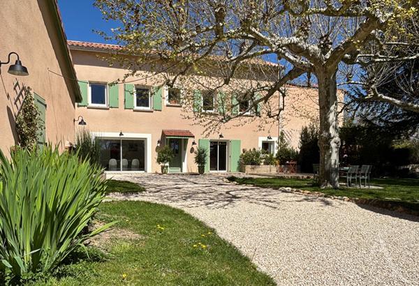 Demeure de prestige 10 pièces 243 m2 avec piscine et terrain de 3100m²