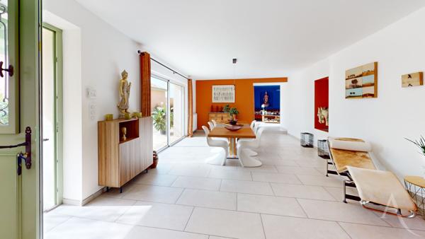 Demeure de prestige 10 pièces 243 m2 avec piscine et terrain de 3100m²