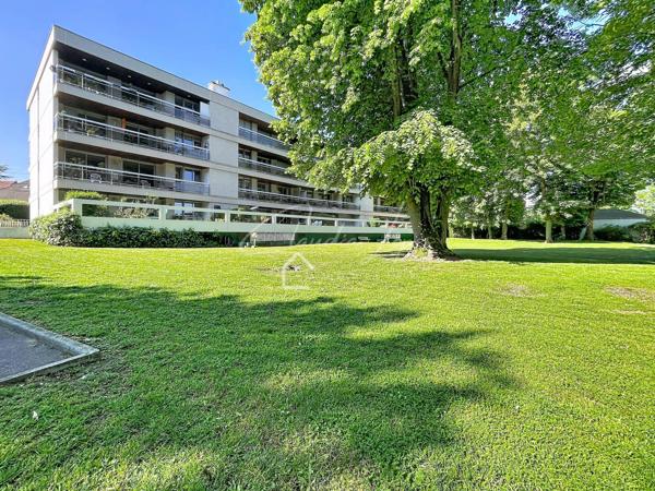 APPARTEMENT F4 vue sur le lac avec CAVE+PARKING+BOX