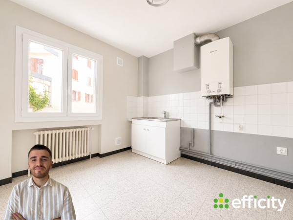 Immeuble
        
        - 210 m² 198 000 € *