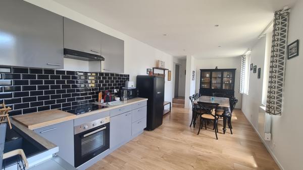 Appartement
         5 pièces
        - 100 m² 265 000 € *