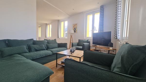 Appartement
         5 pièces
        - 100 m² 265 000 € *