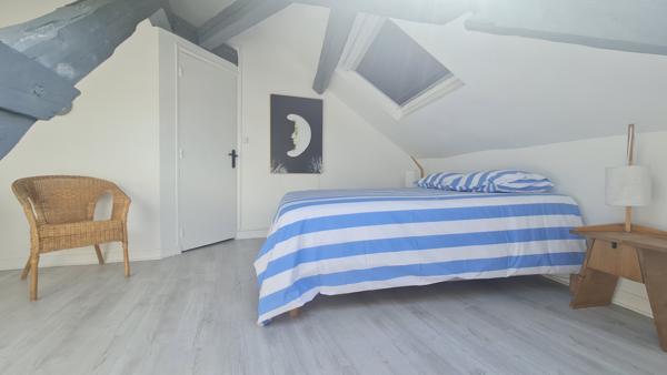 Appartement
         5 pièces
        - 100 m² 265 000 € *