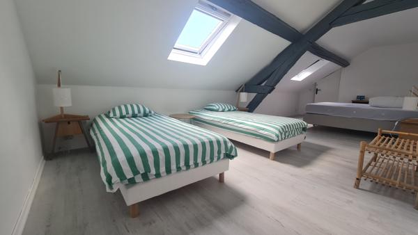 Appartement
         5 pièces
        - 100 m² 265 000 € *