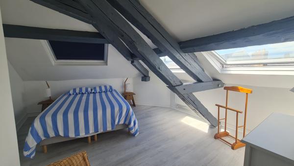 Appartement
         5 pièces
        - 100 m² 265 000 € *