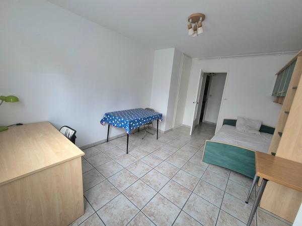 Appartement à SAINT-ETIENNE, 42100 - 1 pièce 25m²